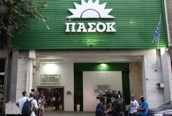 ΠΑΣΟΚ κατά «Εστίας»: «Δεν θα παραδώσουμε την πολιτική μας αυτονομία»