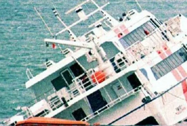 Ναυάγιο στην Κερύνεια: Τουλάχιστον 8 νεκροί από την ανατροπή πλοίου με 267 επιβαίνοντες