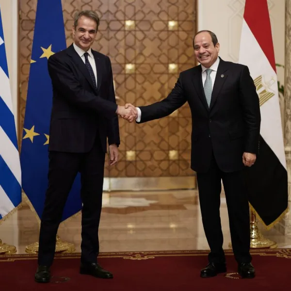 Μητσοτάκης στην Αίγυπτο: Η ηλεκτρική διασύνδεση Ελλάδας–Αιγύπτου και η τριμερής με Σίσι&hellip;