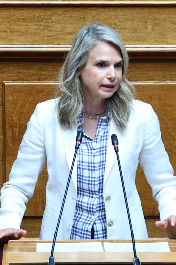 Αποστολάκη για τον ΕΦΚ στη βενζίνη: Δεν υπάρχει κανένα «ευρωπαϊκό εμπόδιο» για να μειωθεί