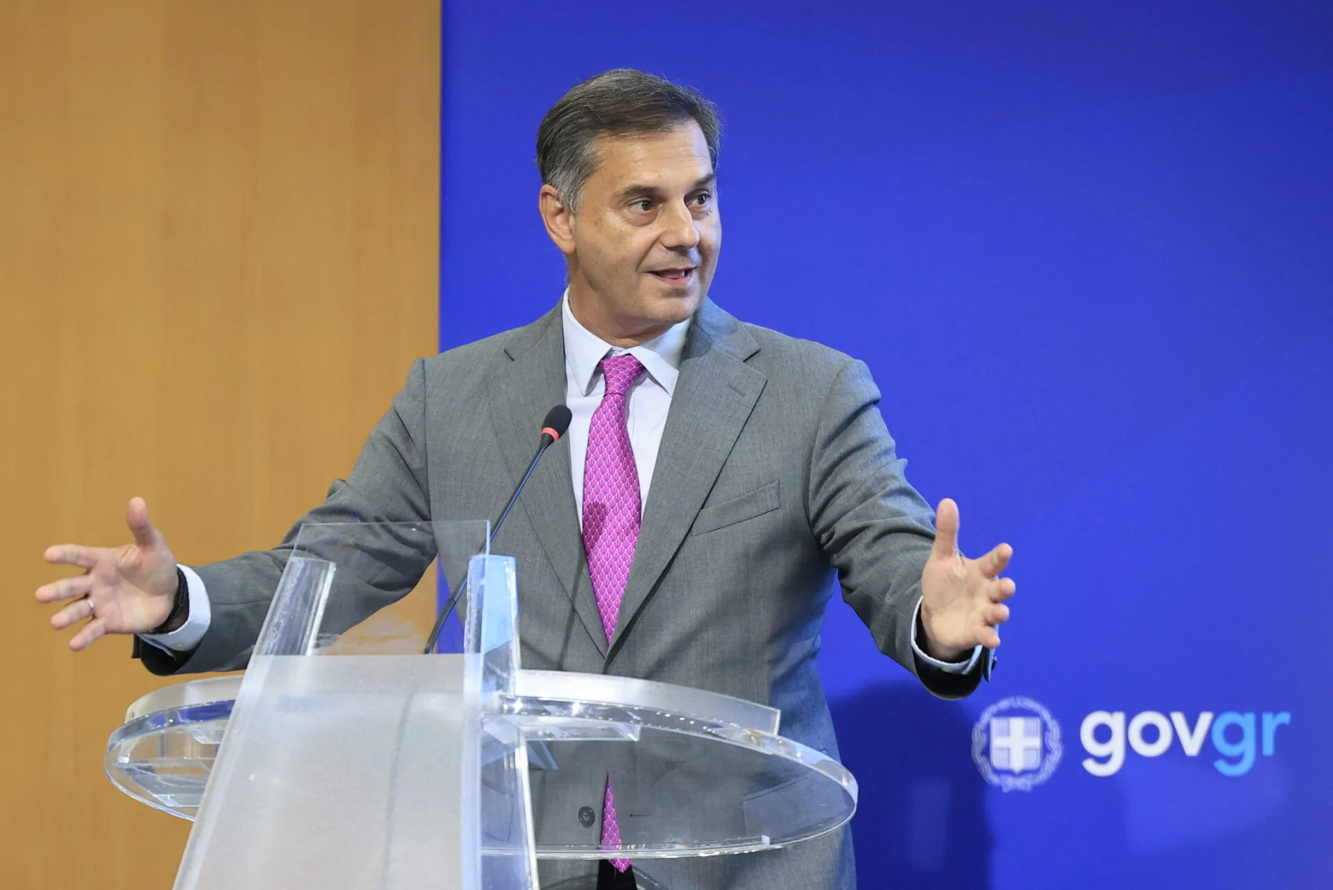 Θεοχάρης: «Κόμματα του κακομοίρη» – Τι απαντά το ΠΑΣΟΚ