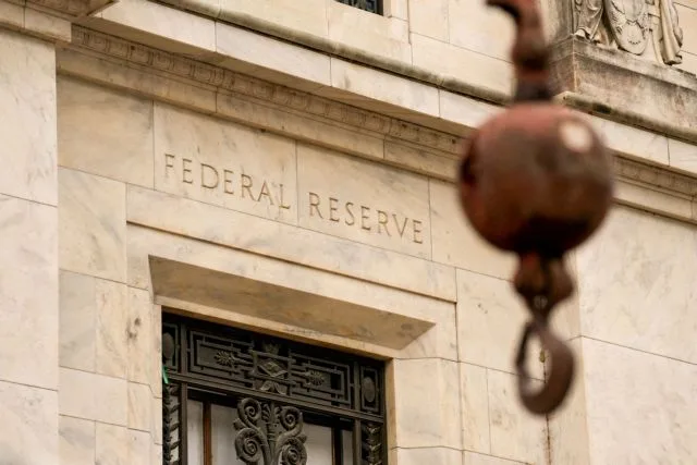 Fed: Αύξηση επιτοκίων κόντρα στον Τραμπ – Νέο σήμα για τον πληθωρισμό