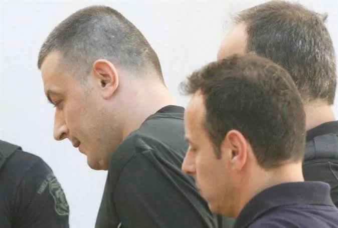 Αλκέτ Ριζάι: Ανθρωποκυνηγητό μετά την άδεια και το ένοπλο επεισόδιο στη Σαρωνίδα