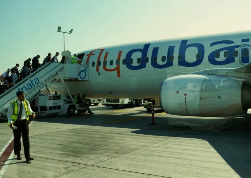 Πτήση Flydubai: Το θρίλερ στον αέρα, η απότομη βουτιά και η αναγκαστική προσγείωση στη Σαουδική Αραβία