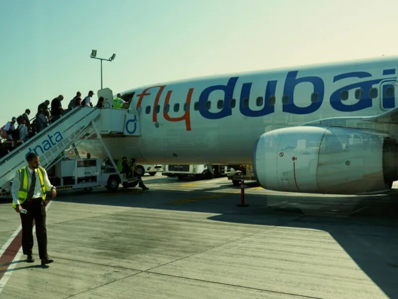 Πτήση Flydubai: Το θρίλερ στον αέρα, η απότομη βουτιά και η αναγκαστική προσγείωση στη Σαουδική Αραβία