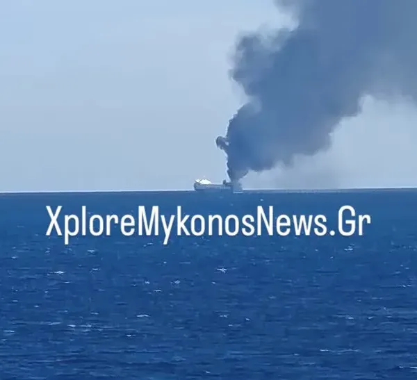 Φωτιά σε πλοίο βόρεια της Μυκόνου – Σε εξέλιξη μεγάλη επιχείρηση του Λιμενικού και της Πυροσβεστικής
