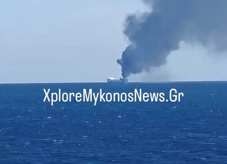 Φωτιά σε πλοίο βόρεια της Μυκόνου – Σε εξέλιξη μεγάλη επιχείρηση του Λιμενικού και της Πυροσβεστικής