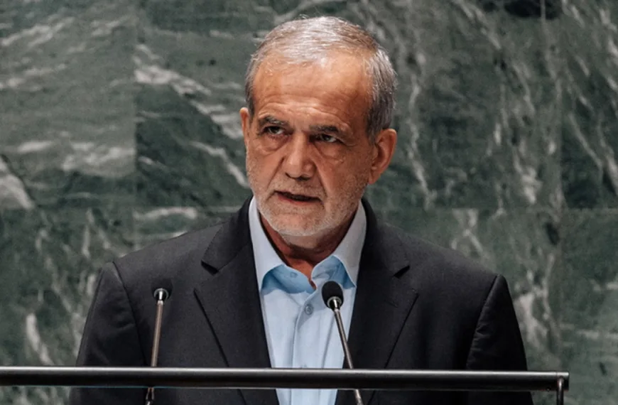 Πεζεσκιάν στον ΟΗΕ: «Δεν θα γονατίσουμε» – Το Ιράν απαντά στον Τραμπ με πόλεμο, πυρηνικά και Γάζα