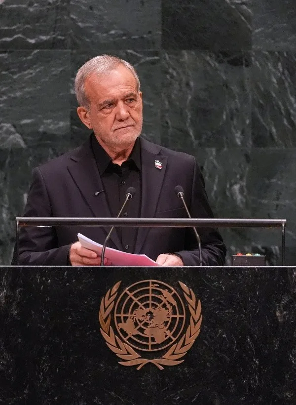 Πεζεσκιάν στον ΟΗΕ: «Το Ιράν δεν θα γονατίσει – όχι πυρηνικά όπλα, αλλά ειρηνική πυρηνική ενέργεια»