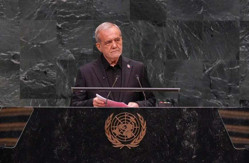 Πεζεσκιάν στον ΟΗΕ: «Το Ιράν δεν θα γονατίσει – όχι πυρηνικά όπλα, αλλά ειρηνική πυρηνική ενέργεια»
