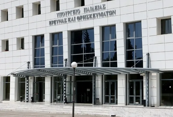 Υπουργείο Παιδείας για τα νέα σχολικά βιβλία: «Δεν αποτελούν επιλογές της πολιτικής ηγεσίας»
