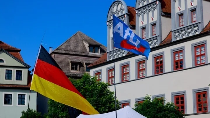 AfD: Στο 29% και με διευρυμένο προβάδισμα έναντι του Μερτς