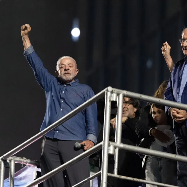 Βραζιλία: Ο Λούλα ανατρέπει τα προγνωστικά και κερδίζει τέταρτη προεδρική θητεία