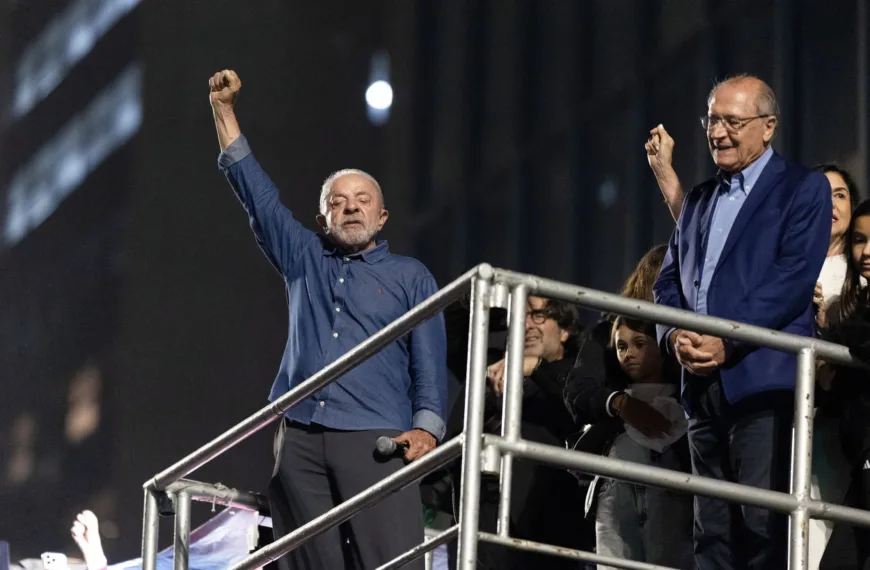 Βραζιλία: Ο Λούλα ανατρέπει τα προγνωστικά και κερδίζει τέταρτη προεδρική θητεία