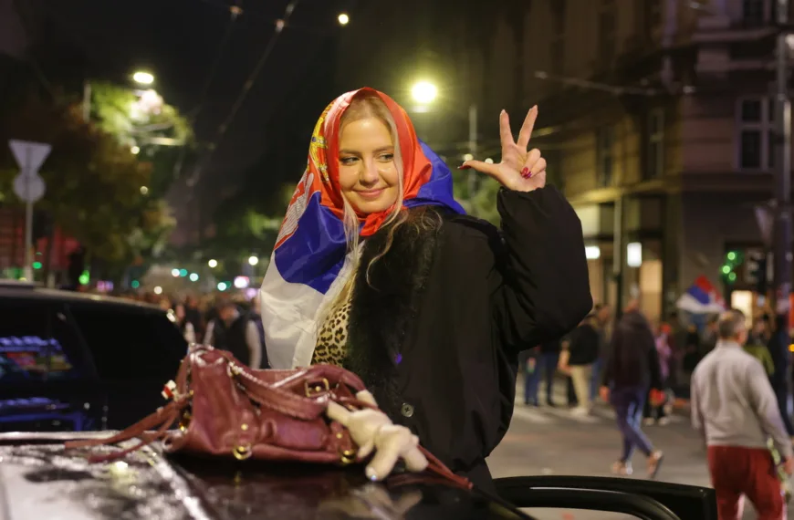 Σερβία: Ιστορική νίκη των φοιτητών στις εκλογές – Τέλος στην κυριαρχία Βούτσιτς