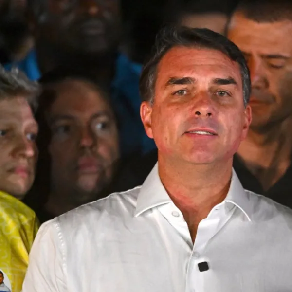 Φλάβιο Μπολσονάρο: Το θρίλερ με τα διαβατήρια και το ταξίδι στις ΗΠΑ