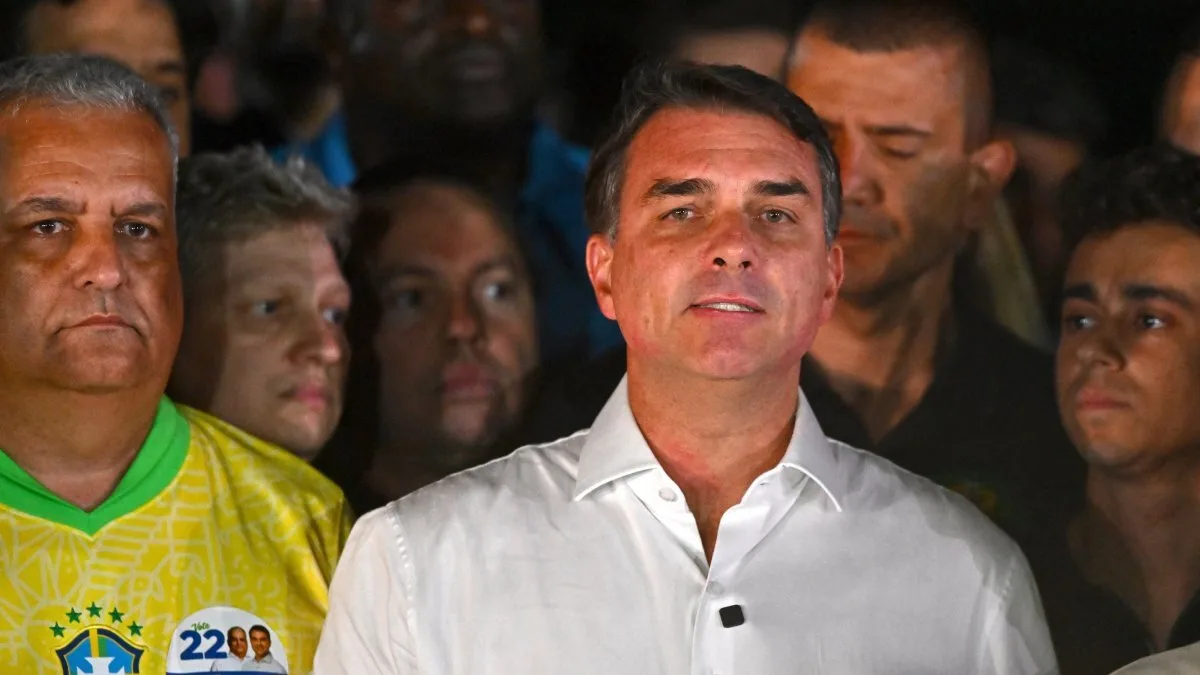 Φλάβιο Μπολσονάρο: Το θρίλερ με τα διαβατήρια και το ταξίδι στις ΗΠΑ