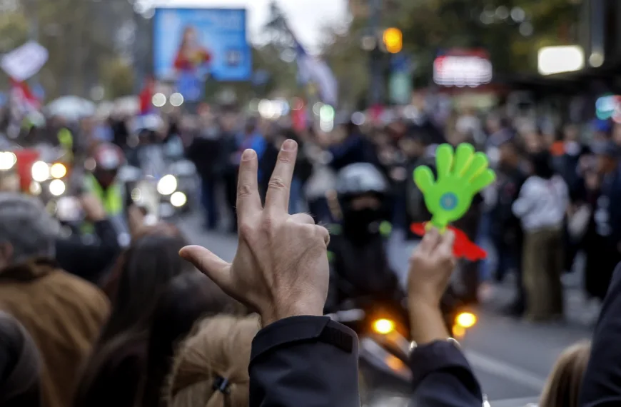 Εκλογές στη Σερβία: Η φοιτητική εξέγερση απειλεί την 14χρονη κυριαρχία του Βούτσιτς