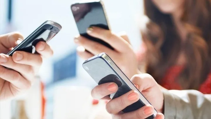 Social media: Τι αλλάζει για τα παιδιά κάτω των 15 από το 2027