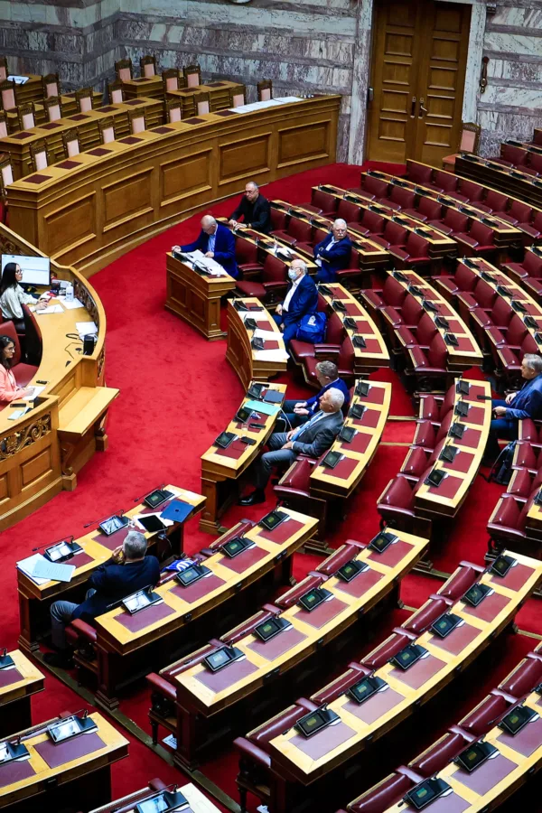 Προϋπολογισμός 2027: Το πλεόνασμα, η ακρίβεια και το πολιτικό ρίσκο της κοινωνικής δυσαρέσκειας