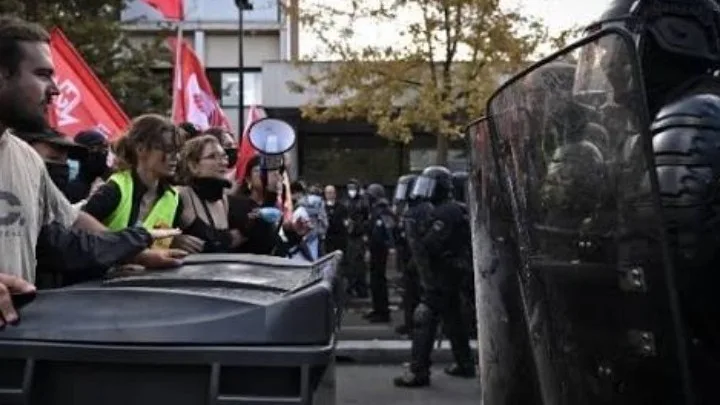 Γαλλία: Μαθητικές διαδηλώσεις με συγκρούσεις και απεργία εκπαιδευτικών – Στο επίκεντρο ο προϋπολογισμός