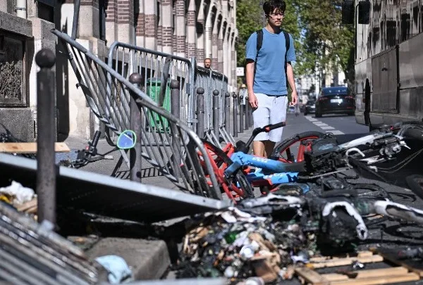Γαλλία: Πάνω από 5.000 συλλήψεις στις μαθητικές κινητοποιήσεις – Κλιμακώνεται η ένταση